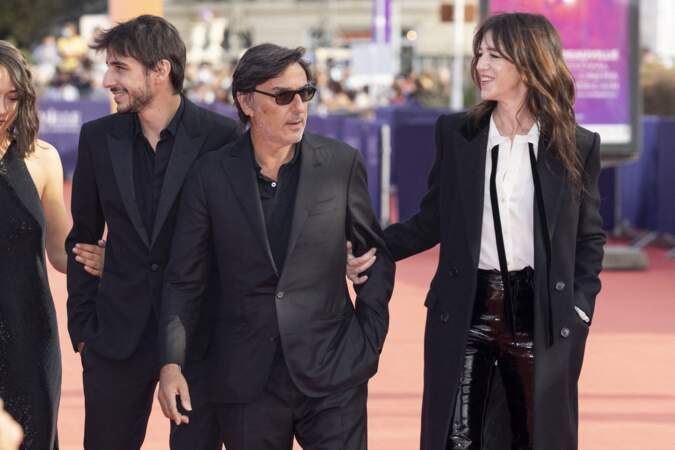 Ben Attal, Yvan Attal et Charlotte Gainsbourg sur le tapis rouge du Festival du Cinéma Américain de Deauville