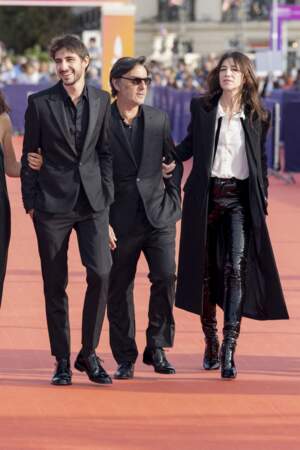Charlotte Gainsbourg, aux côtés de son fils Ben Attal et son amoureux Yvan Attal, à Deauville