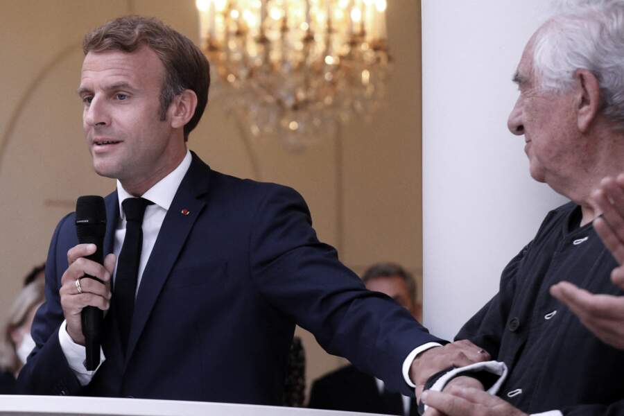 Emmanuel Macron a également salué "l'énergie créatrice" apportée par le plasticien à l'Élysée, ce 13 septembre