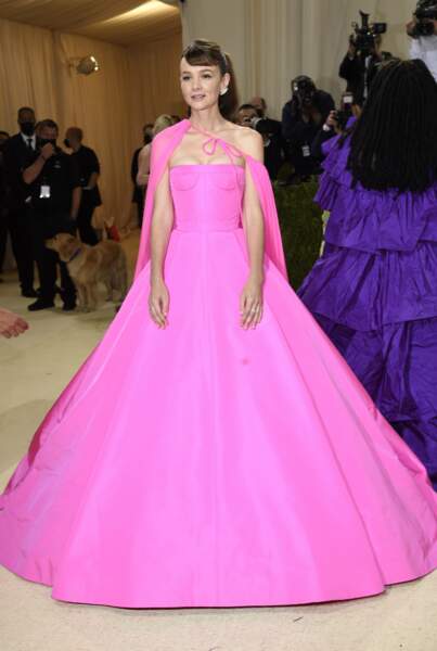 L'actrice britannique Carey Mulligan très élégante en Valentino dans sa robe rose au Met Gala 2021. 