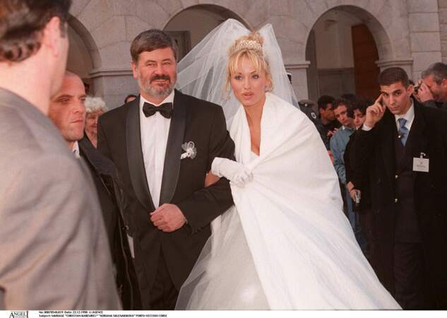 1998 : 1995 : Adriana Sklenarikova au bras de son père pour épouser  Christian Karembeu