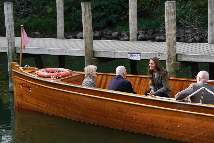 Kate Middletonl ors d'une excursion en bateau à vapeur avec deux des "enfants de Windermere" en Cumbrie, Royaume Uni, le 21 septembre 2021.