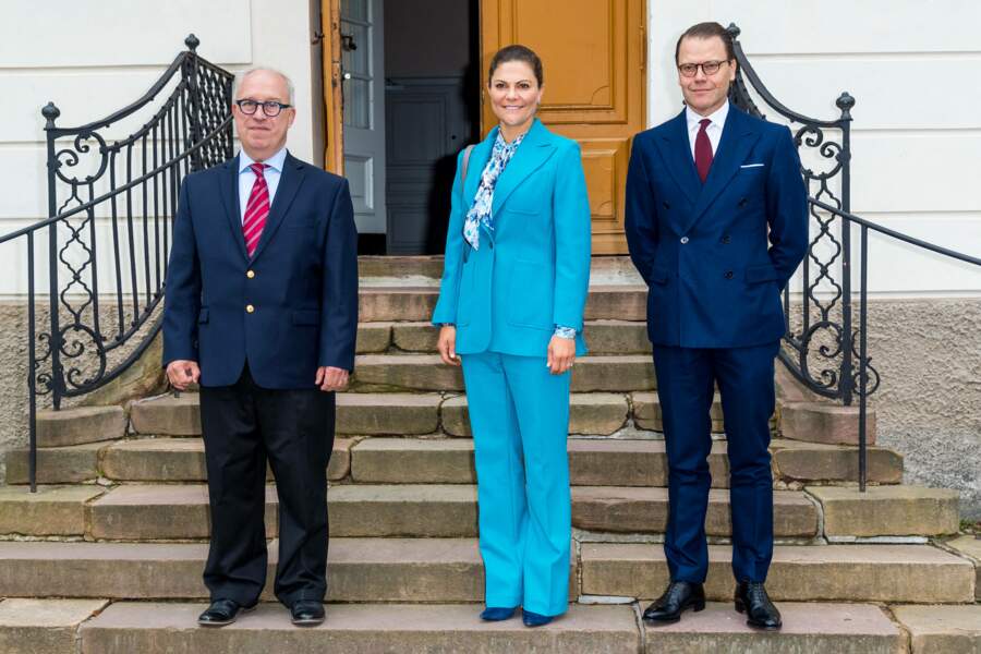 Le couple princier en compagnie du gouverneur Per Bill, organisateur d'une réception au château de Gävle
