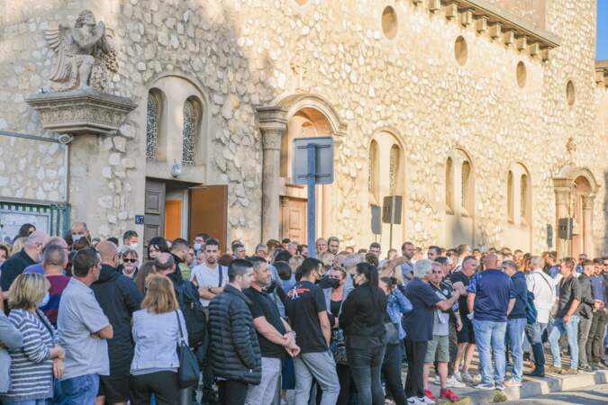 Les centaines de Marseillais se sont rassemblés pour dire un dernier adieu au supporter inconditionnel de l'OM