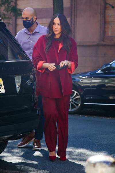 Meghan Markle est apparue dans un costume monochrome couleur baies à New York, le 24 septembre 