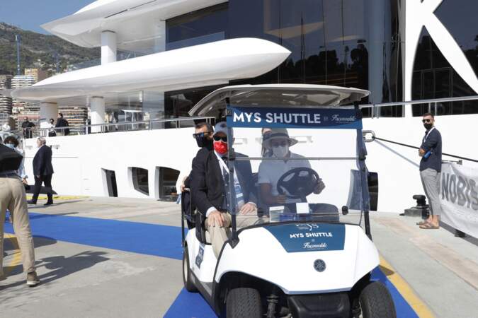 Le prince Albert II de Monaco seul à la 30e Monaco Yacht Show le 24 septembre 