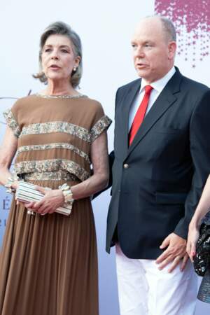 Le prince Albert II de Monaco et sa soeur Caroline, à Monaco, en juillet 2021