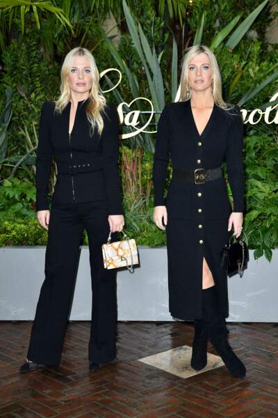 Les sœurs jumelles étaient assorties, toutes deux vêtues de noir pour l'occasion