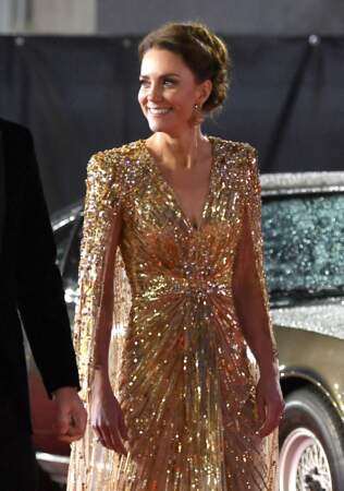 Kate Middleton incroyable en robe longue dorée Jenny Packham