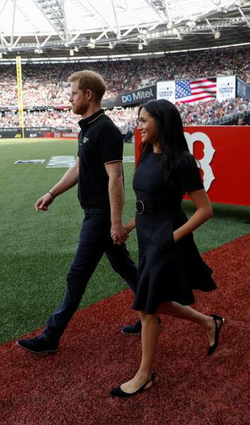 29 juin 2019 : Meghan Markle en petit robe noire pour rencontrer des joueurs de baseball au London Stadium.