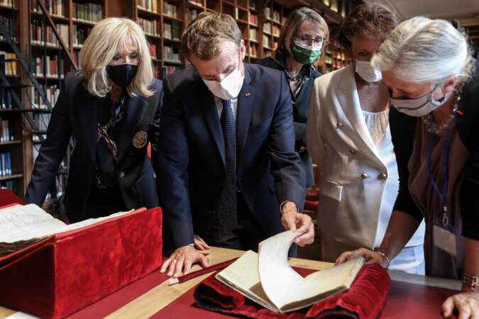 Le chef d'État a pris place dans la nouvelle bibliothèque qui a couté  250 millions d'euros, financés à 95% par l'Etat.