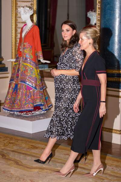 Kate Middleton et Sophie de Wessex lors de la réception organisée pour célébrer le "Commonwealth Fashion Exchange", en 2018.