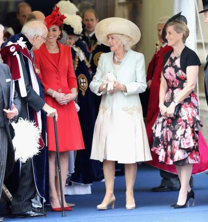 Sophie de Wessex et Kate Middleton lors de la cérémonie annuelle "Order of the Garter", au château de Windsor, en juin 2016.