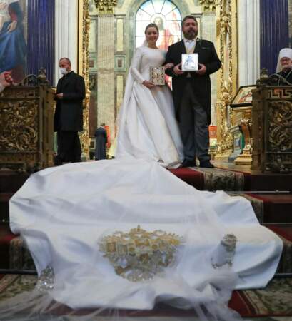 Lors de son mariage religieux Rebecca Victoria Bettarini était à couper le souffle dans sa robe blanche en mikado de soie italien, le 1er octobre 2021.