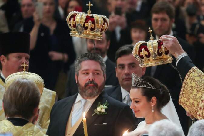 Tout au long de leur mariage, les jeunes époux ont souhaité honorer les traditions de l’ancienne famille impériale, dans la cathédrale St-Isaac à Saint-Petersbourg, le 1er octobre 2021.