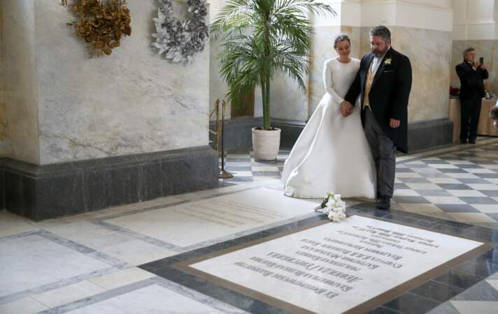 Tout au long de la cérémonie religieuse, les jeunes époux ont souhaité honorer les traditions de l’ancienne famille impériale, dans la cathédrale St-Isaac à Saint-Petersbourg, le 1er octobre 2021.