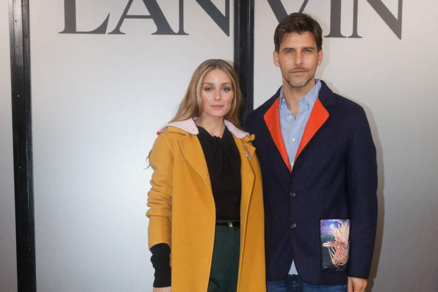 C'est accompagnée de son mari Johannes Hueb que la comédienne américaine Olivia Palermo est venue au défilé Printemps / été 2022 de Lanvin.