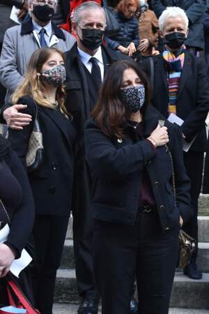 Francis Huster et son ex-compagne Cristiana Reali n'ont pu cacher leur grande tristesse lors des obsèques de François Florent, à l'église Saint-Roch, à Paris, ce 4 octobre 2021.