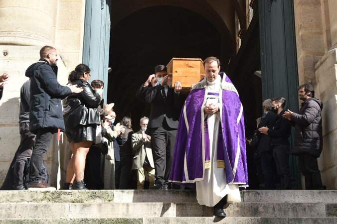 De nombreuses personnalités sont venus dire au revoir à François Florent, père mythique des cours Florent, à l'église Saint-Roch, à Paris, ce 4 octobre 2021.