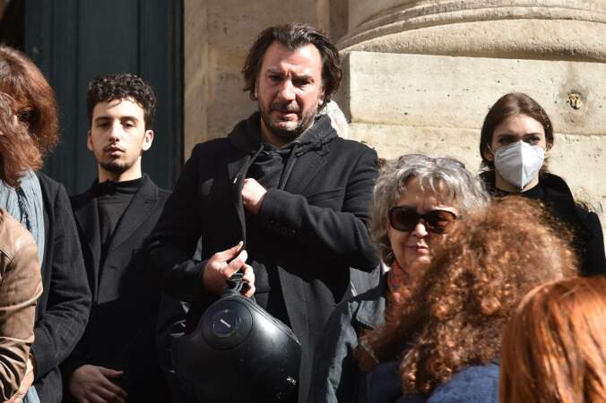 Michael Youn très ému pour rendre un dernier hommage à François Florent, lors de ses obsèques en l'église Saint-Roch, à Paris, le 4 octobre 2021.