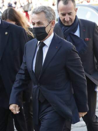 Nicolas Sarkozy arrive à la messe funéraire en hommage à Bernard Tapie en l'église Saint-Germain-des-Prés à Paris, le 6 octobre 2021