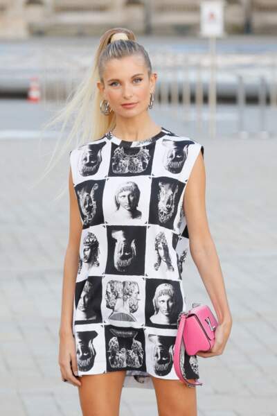 Xenia Adonts au défilé Louis Vuitton printemps-été 2022