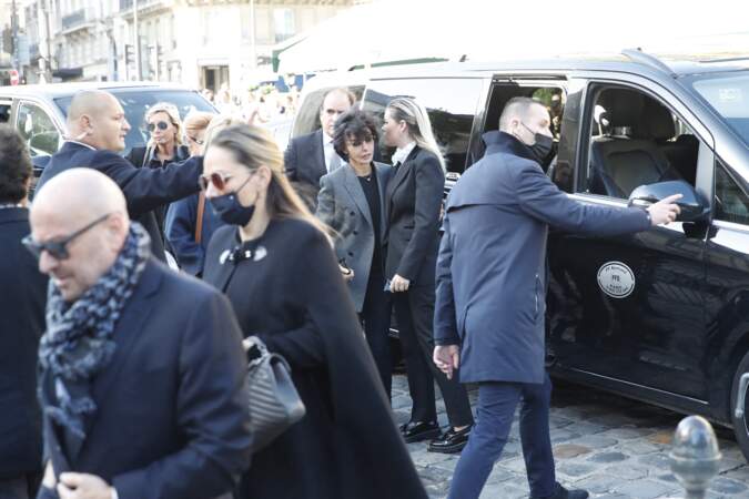 Sophie Tapie et Rachida Dati arrivent à la messe funéraire en hommage à Bernard Tapie en l'église Saint-Germain-des-Prés à Paris, le 6 octobre 2021