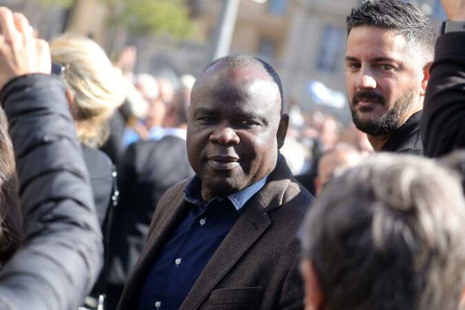 Basile Boli était lui aussi présent aux côtés des proches de Bernard Tapie à la sortie des obsèques de ce dernier, en la Cathédrale La Major, à Marseille, le 8 octobre 2021.