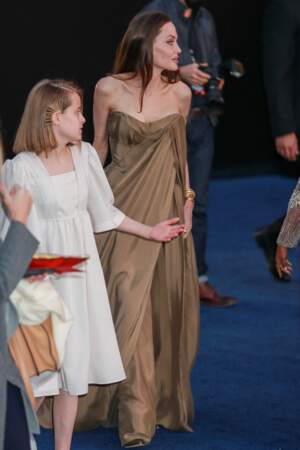 Angelina Jolie est venue avec cinq de ses enfants pour la première du film "Eternal" à Los Angeles, le 18 octobre 2021.