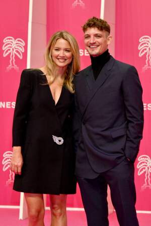 Virginie Efira et Niels Schneider lors de la 4ème édition de Canneseries, au Palais des Festivals à Cannes, le 9 octobre 2021