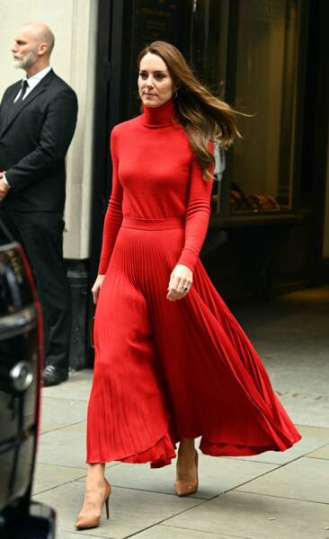 Kate Middleton a craqué pour un pull col roulé en cachemire signé Ralph Lauren à 266€