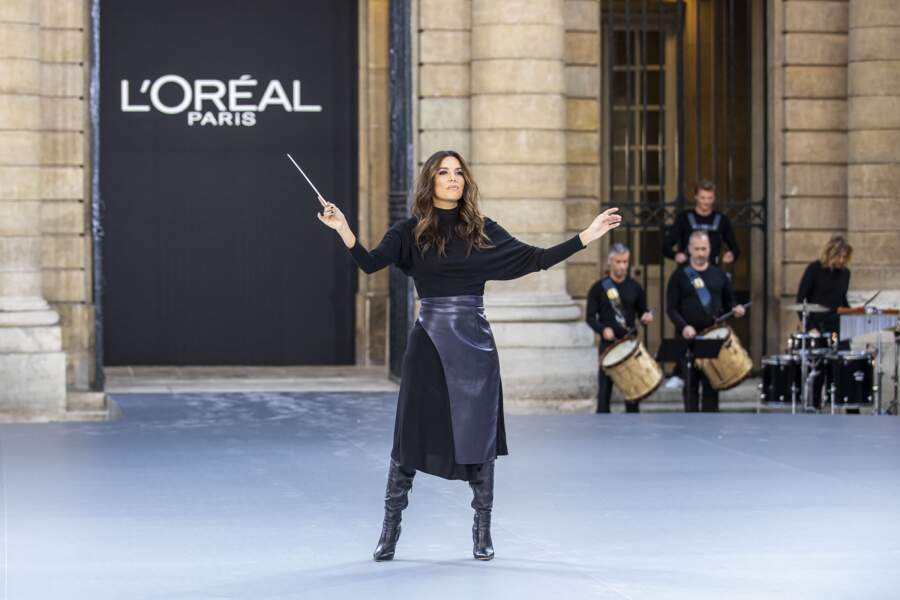 Eva Longoria un an après son accouchement lors du défilé l'Oréal Paris en septembre 2019