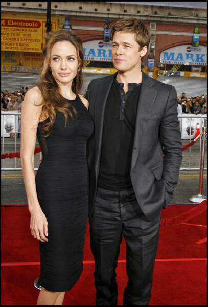 Angelina Jolie et Brad Pitt à la première du film "Ocean's 13" au Mann's Chinese Theatre, à Hollywood, en 2007.