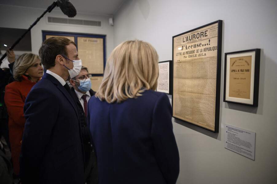 Le président de la République Emmanuel Macron et son épouse Brigitte Macron ont répondu présent pour assister à l'inauguration du musée Dreyfus, à Medan, le 26 octobre 2021.