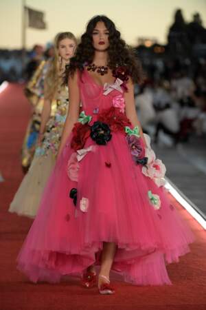 Deva Cassel, mannequin très remarquée sur le podium du défilé Dolce & Gabbana Haute Couture automne/hiver 2021.