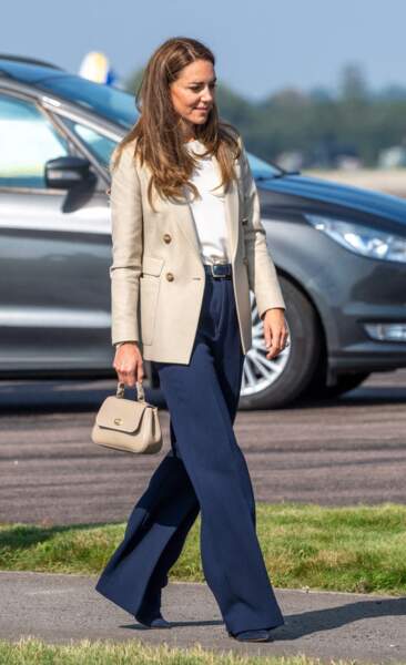Kate Middleton en veste et pantalon large, le 15 septembre 2021.