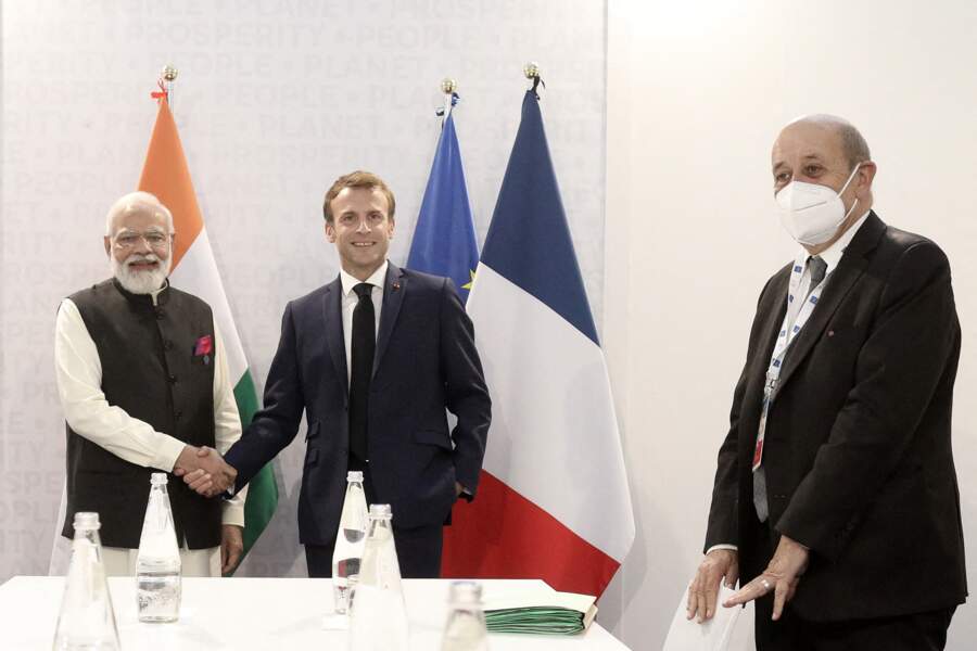 Emmanuel Macron rencontre le premier ministre de l'Inde, Narendra Modi.