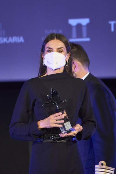Letizia d'Espagne a remis un prix à l'occasion du centenaire de la naissance du réalisateur du film Esa pareja feliz. 