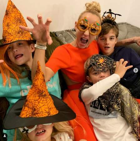 Elodie Gossuin et ses enfants, tous déguisés pour célébrer Halloween le 31 octobre 2020. 