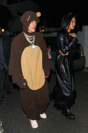 Justin Bieber dans un costume d’ours,  à la soirée déguisée d'Halloween à Los Angeles, le 30 octobre 2021. 