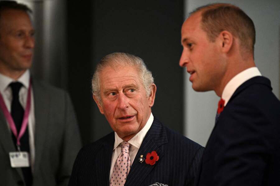Le prince de Galles et le duc de Cambridge discutent en marge de la COP26, le 1er novembre 2021.