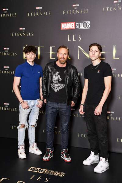 Frank Delay fait sensation avec ses fils  Kezian et Jay-Lee qui ont bien grandi à l'avant première du film Marvel "Les Eternels" au Grand Rex à Paris le 2 novembre 2021