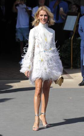 Celine Dion en tenue Valentino qui dévoile ses jambes fines et bronzées le 3 juillet 2019.
