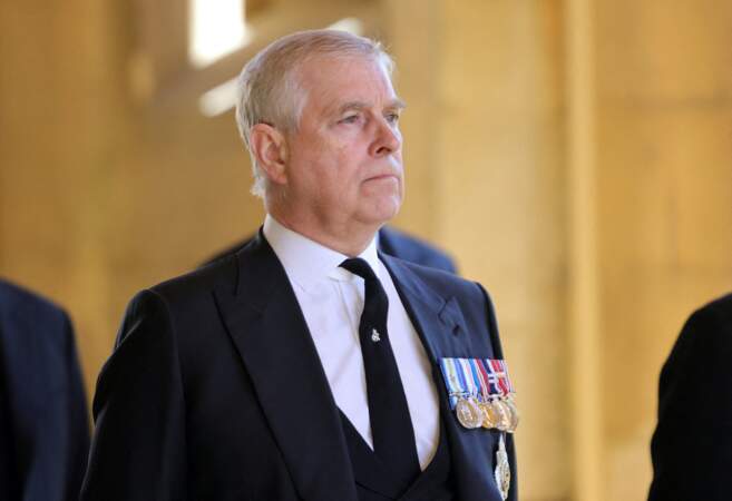 Le prince Andrew a annoncé sa décision de "se retirer de ses fonctions royales" en novembre 2019. 