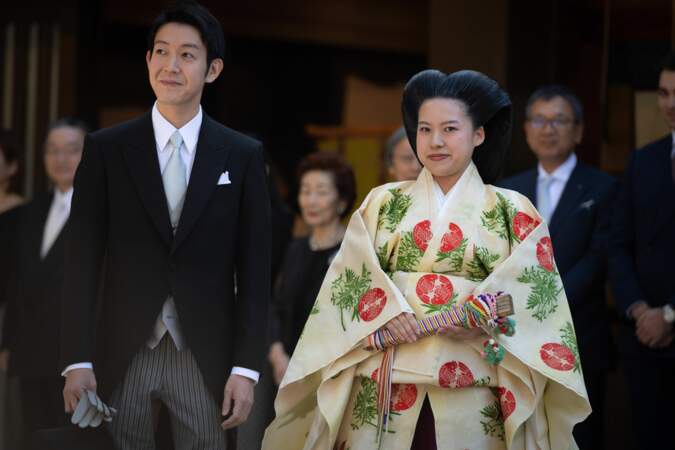 Comme pour Mako du Japon, Ayako de Takamado a été contrainte de renoncer à son statut impérial. 