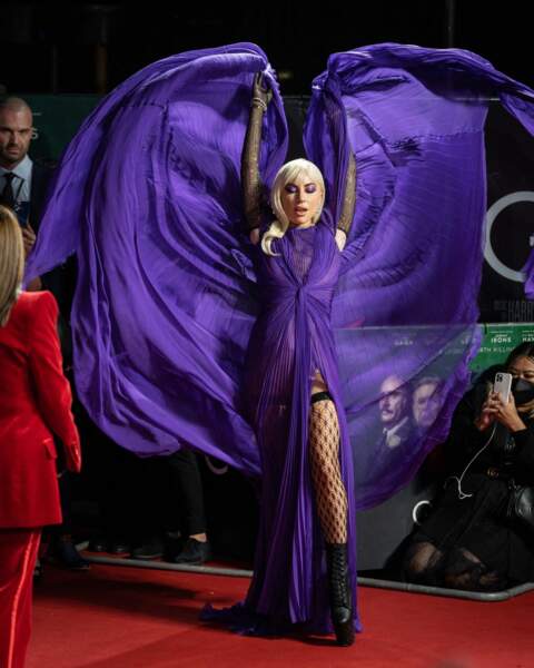 Lady Gaga en tenue Gucci à la première du film "House Of Gucci" à Los Angeles, le 9 novembre 2021.