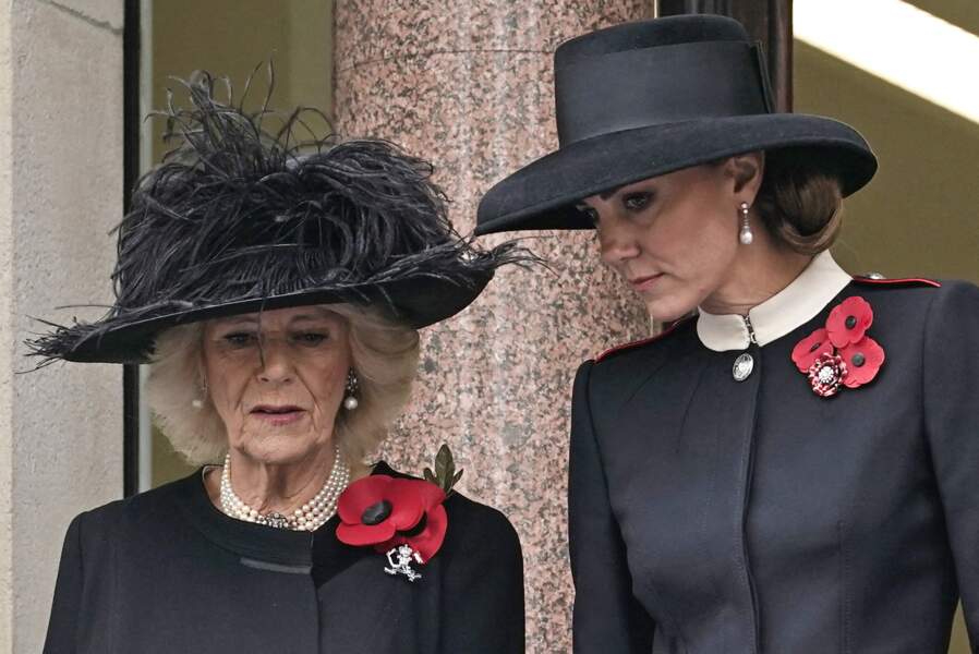 La duchesse de Cornouailles et la duchesse de Cambridge ont assisté à la cérémonie depuis un balcon du bâtiment du ministère des Affaires étrangères et du Commonwealth.