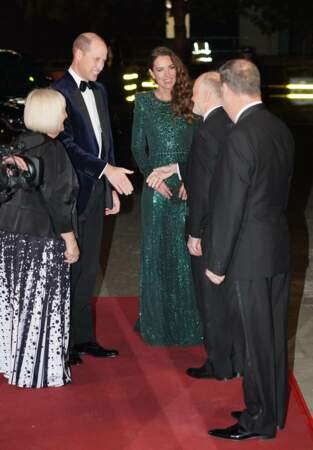 Le prince William et Kate Middleton complices au Royal Variety Performance au Royal Albert Hall de Londres, Royaume Uni, le 18 novembre 2021.