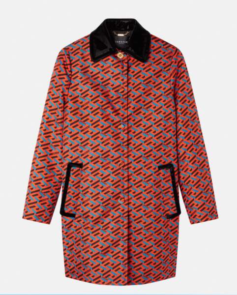 Manteau à motif La Greca en nylon et col vinyle, Versace, 1 800€