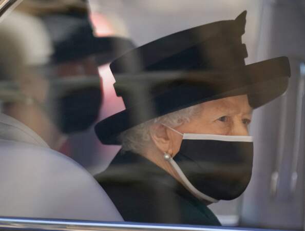 La reine Elisabeth II lors des obsèques du prince Philip à la chapelle Saint-Georges du château de Windsor, le 17 avril 2021.